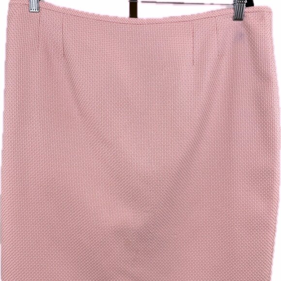 Le Suit 2- Piece Skirt Suit Set in Textured Pink- Size 18 - Picture 4 of 4